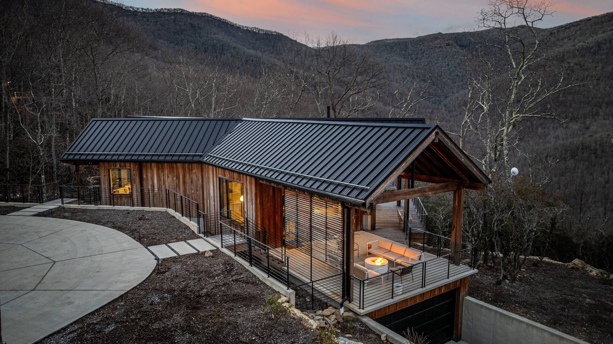 Laurel Ridge House | Zen in the Trees Hot Tub Forest Views Wi-Fi