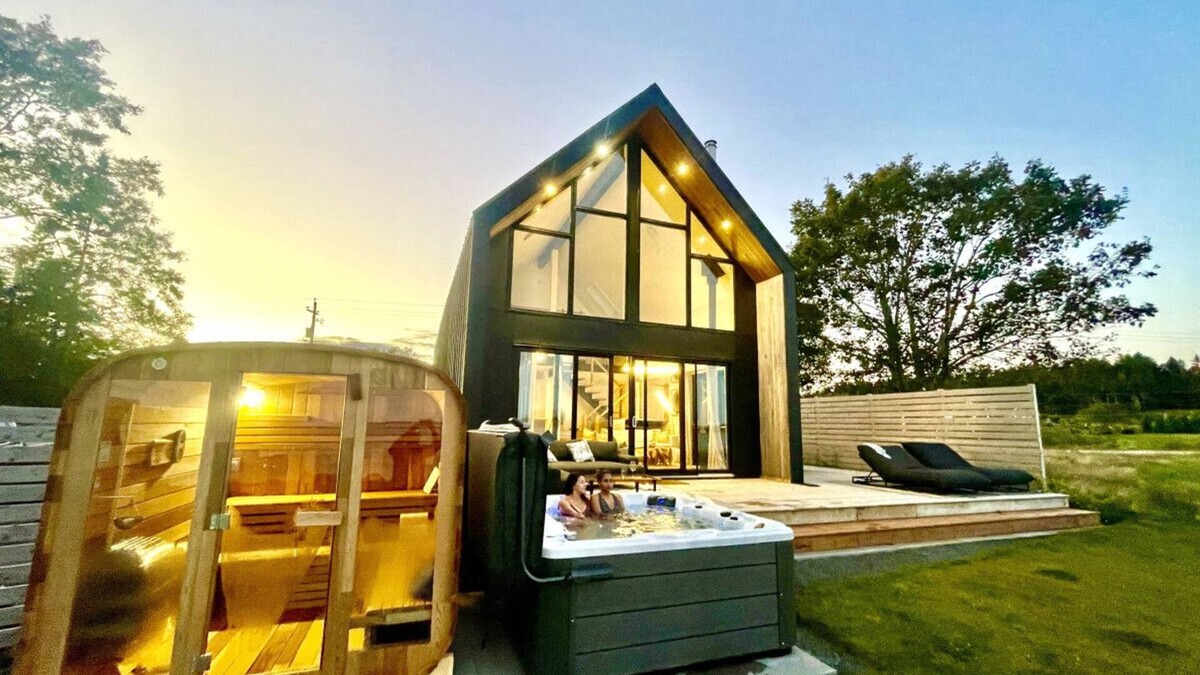 LaHave House | Zen Oceanfront Chalet- Hot Tub & Sauna - Private