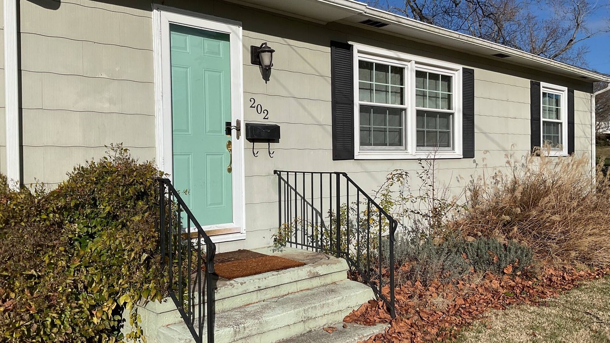 Berlin House | Zen on Main St. Restore mind & body at our hermitage in historic Berlin, MD.