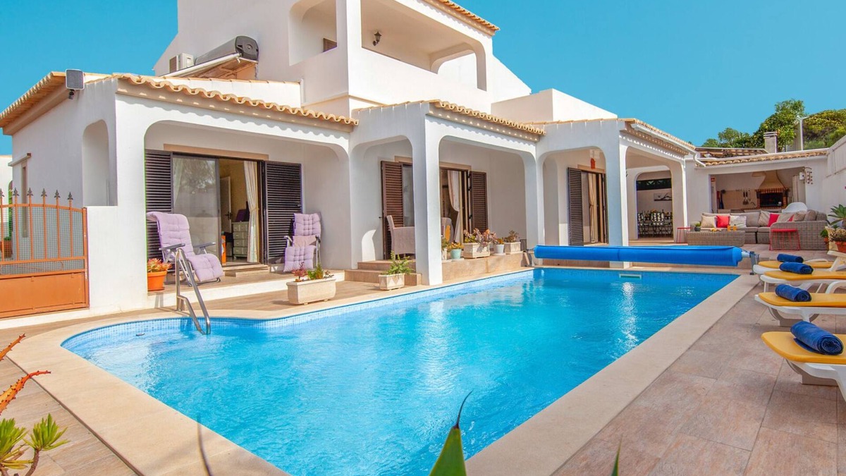 Albufeira Villa | Zen retreat w/heatable pool, Albufeira