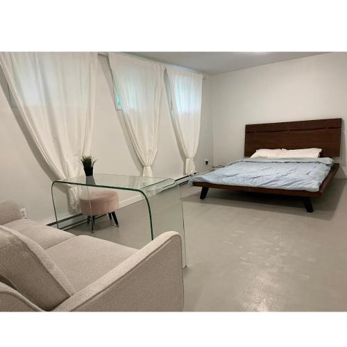 Cote-Des-Neiges—Notre-Dame-De-Grace Apartment | Zen Space in perfect location!