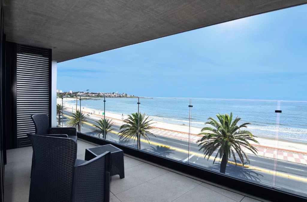Montevideo Apartment | ZENHAUS - Vistas al Mar en Exclusivo Apartamento con Garage