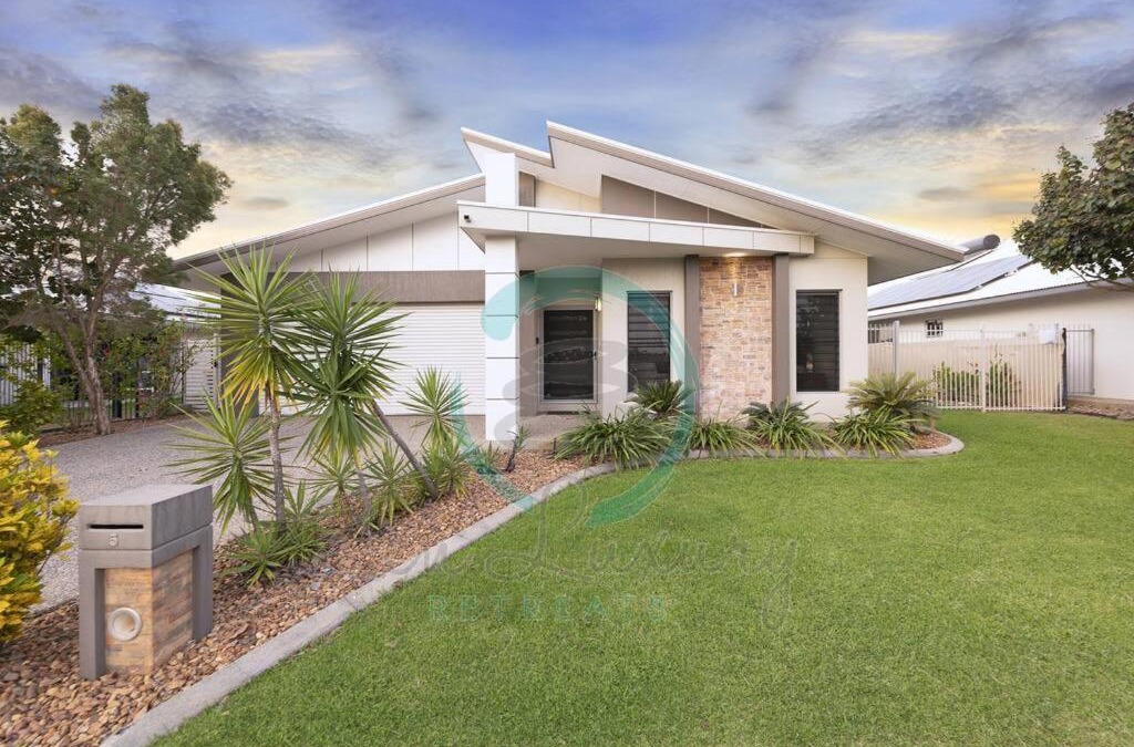 Muirhead Apartment | Zenhouse: 4BR Stylish Work/Family Home in Muirhead
