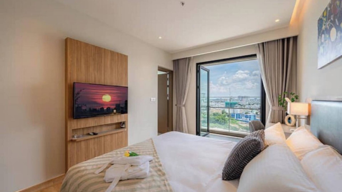 District 1 Apartment | Zenity: 6BR for Your Saigon Life - Pool, Gym in D1