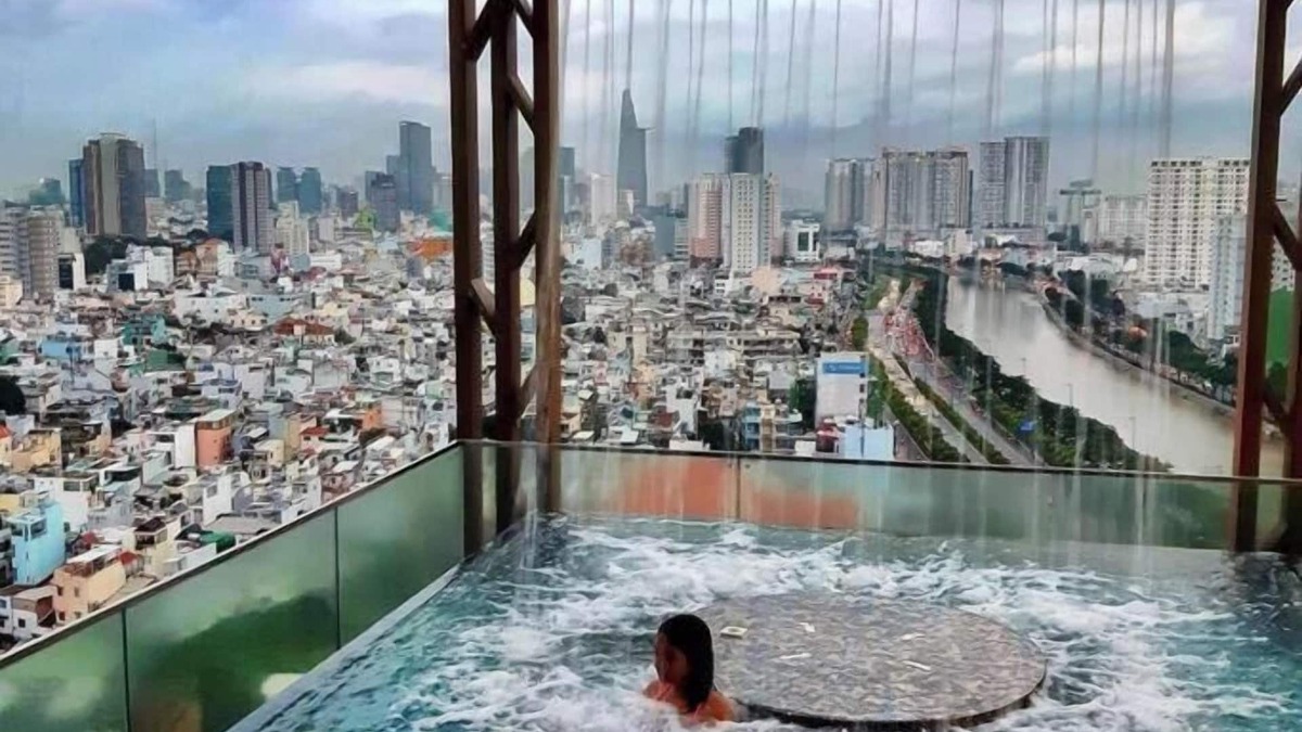 District 1 Hotel | ZENITY Skyline Residences Suite