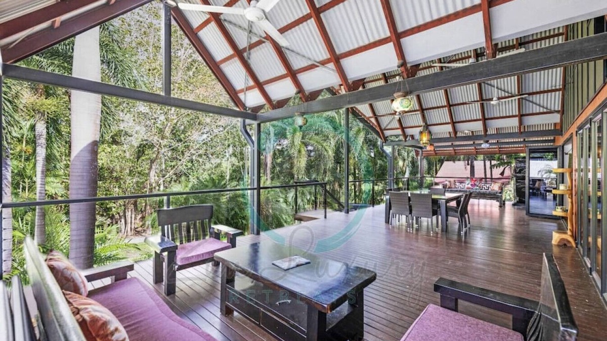 Durack House | ZENLUX - 3-Story Corporate Golf Retreat