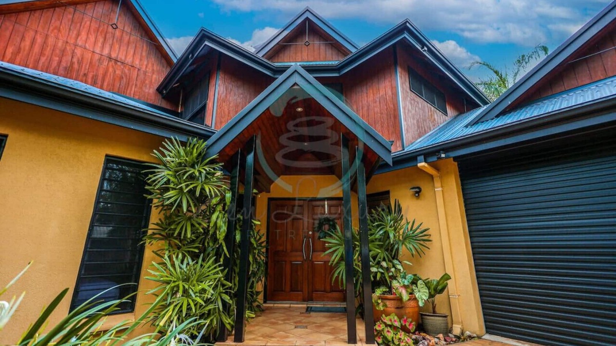 Durack RV Rental | ZenLux (Durack) Picturesque & Tranquil ~ Pool ~ BBQ ~ Golf Course!