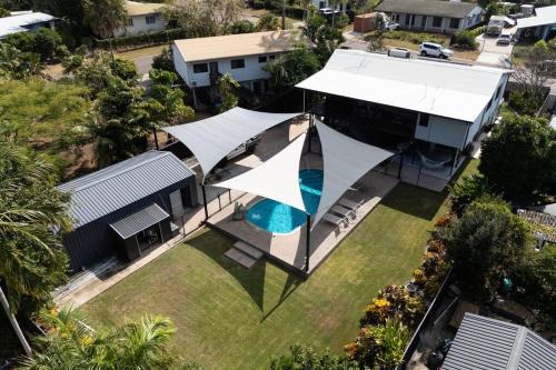 Leanyer Apartment | ZenLux Rosewood Luxury Family Escape - Pool - BBQ