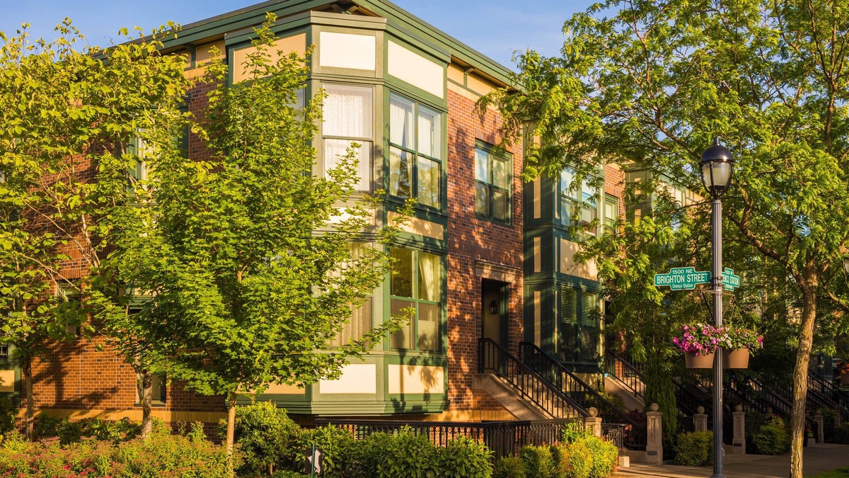 Orenco Station House | ZenStay Brownstone by the Central Park!