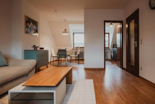 Augsburg-Goggingen Apartment | Zentral, Loggia, TG-Platz