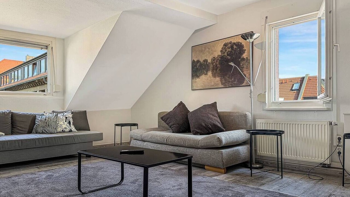 Nuertingen Apartment | Zentrales Nürtingen Penthouse – 14 Pers., Zentrales Penthouse Nürtingen für 14 Pers