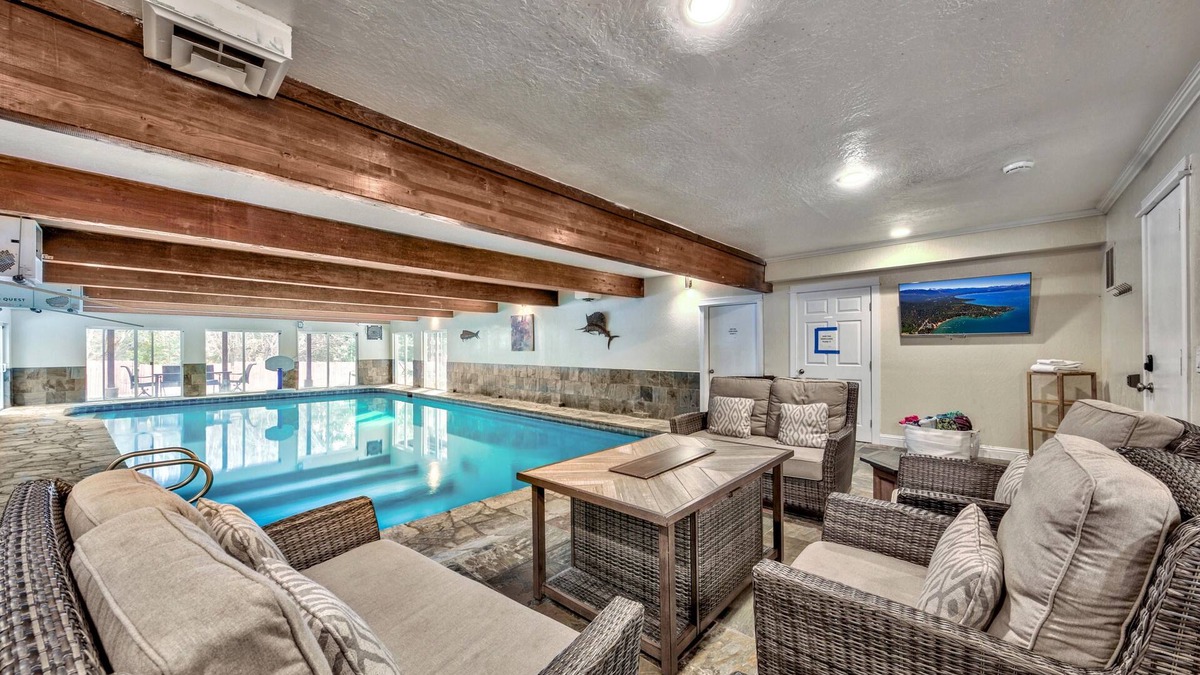Round Hill Village House | Zephyr Cov 5BR4BA -Pool,Spa,Steam Rm,5 Min 2 Ski