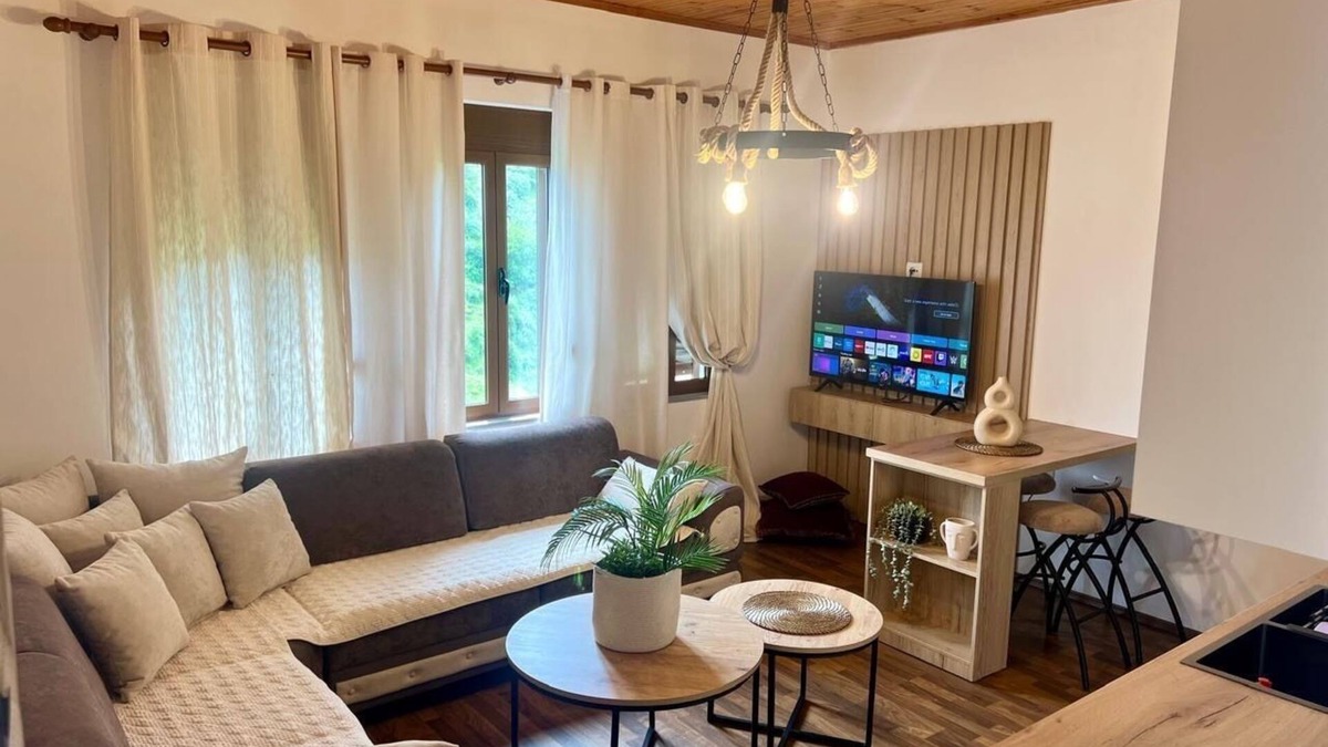 Gjirokaster Apartment | Zere house
