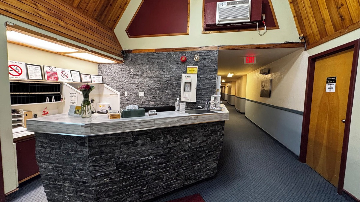 Marathon Hotel | Zero-100 Motor Inn