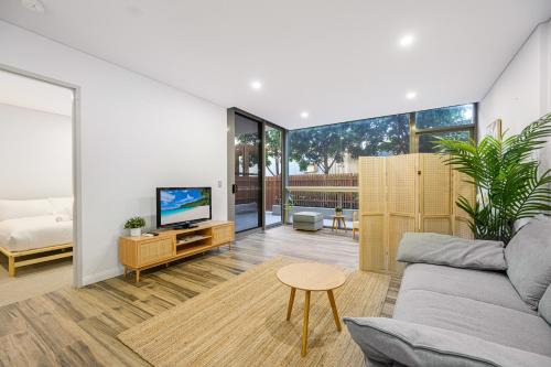 Zetland Apartment | Zetland near Shops & Train with Gym&Pool for 6ppl