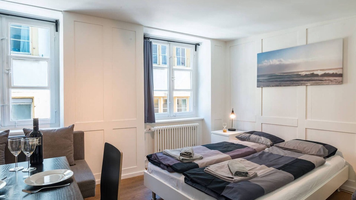 Niederdorf Apartment | ZH Gasse 2 – HITrental Schmidgasse Apartment