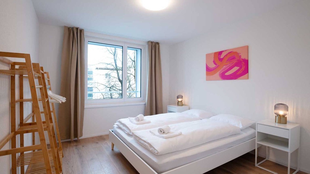Center Apartment | ZH Pink GF - Letzigrund HITrental Apartment