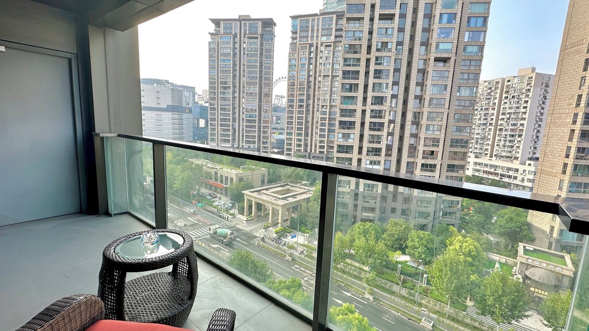 Downtown Shanghai Hotel | ZHome Deplex luxury apartment