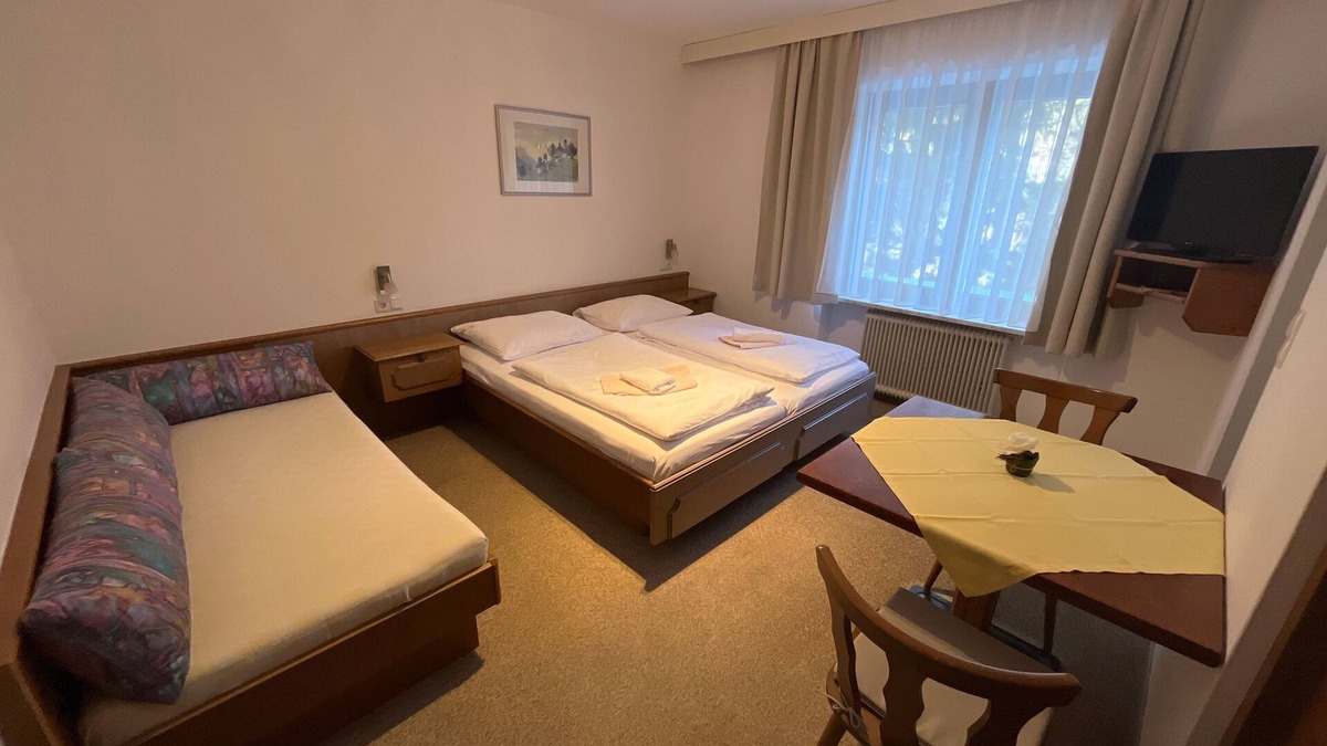 Obsteig Bed & Breakfast | Zimmer 07/3bett Ohne Balkon - Pension Alpina