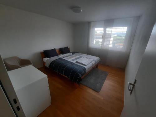 Goldingen Apartment | Zimmer 1, Ferienwohnung Haus der Begegnung