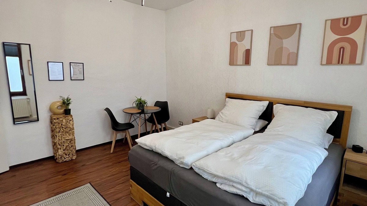 Altstadt - Sankt Lorenz Apartment | Zimmer Direkt in Nürnberg Innenstadt Weißer Turm in Kosmetikstudio