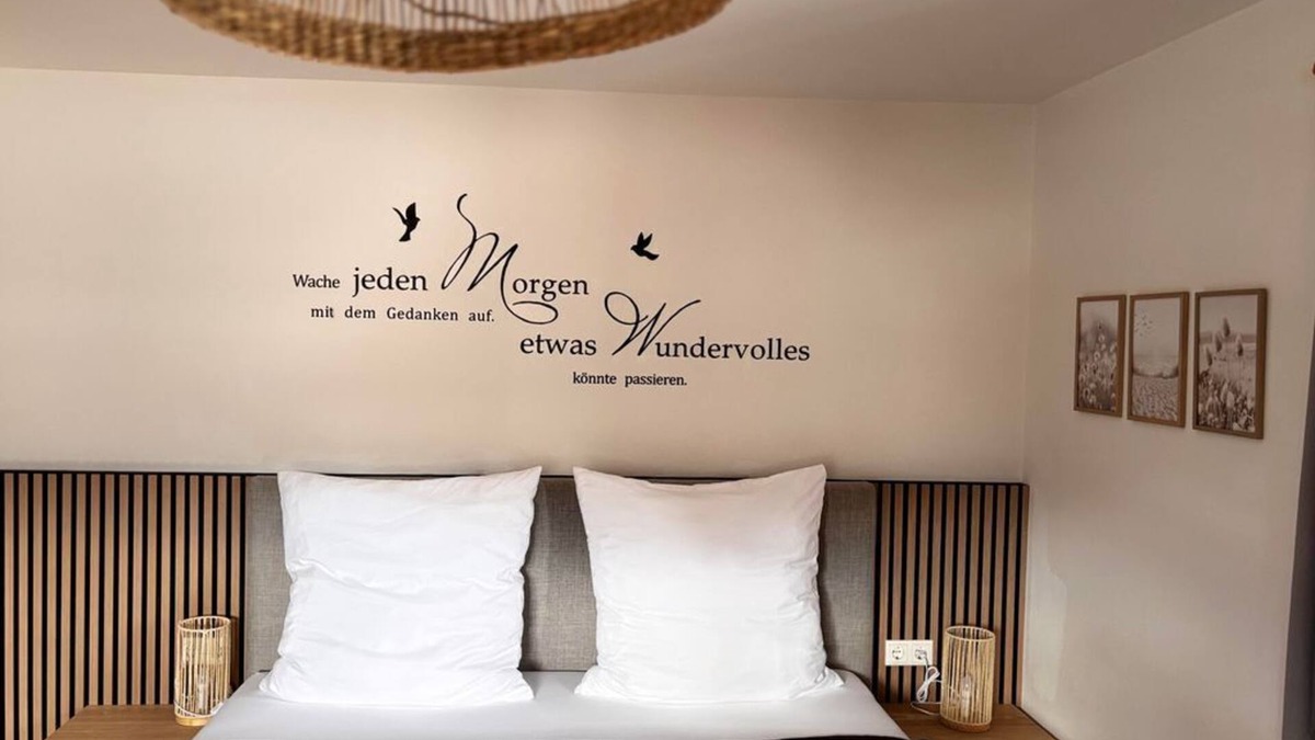 Fuschl am See Bed & Breakfast | Zimmer MIT Seitlichen Seeblick UND Balkon - Pension Stöllinger