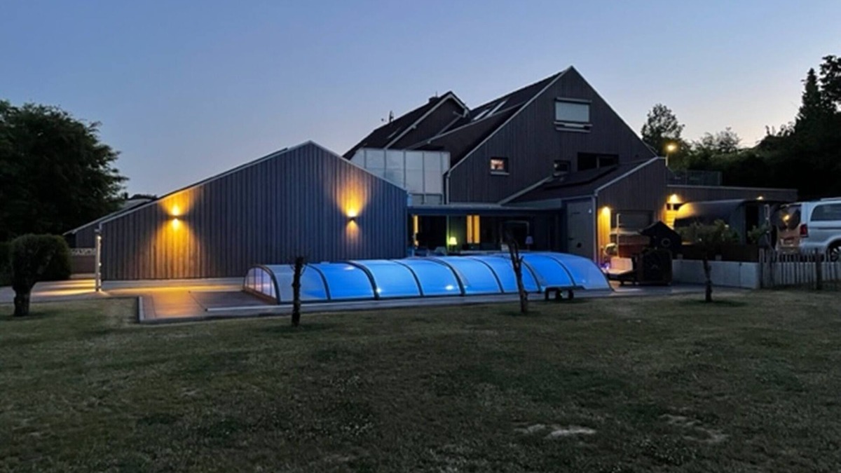 Mutzenich Apartment | Zimmermanns 3 - Stilvoll und Modern mit Außenpool, Sauna und Außenküche