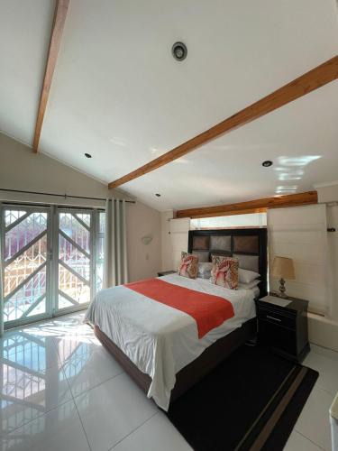 Ladysmith House | Zinzanathi Guest house