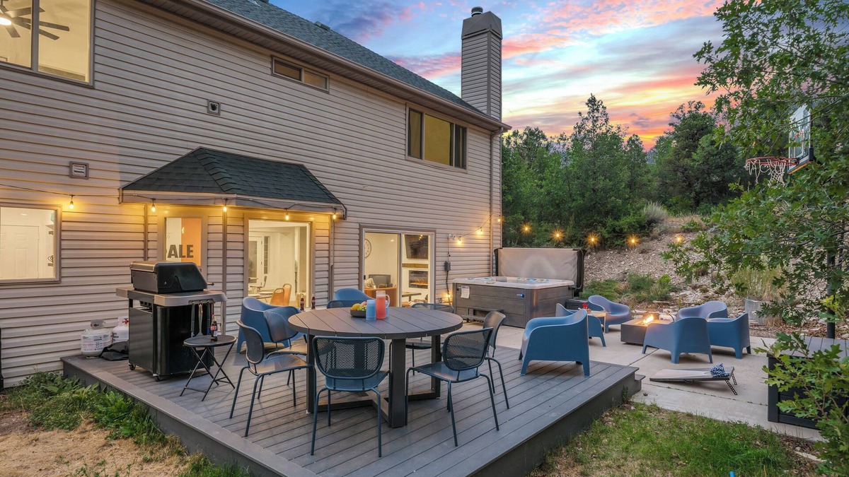 Glendale House | Zion Luxe Family Escape: HotTub, Games, Sleeps 14