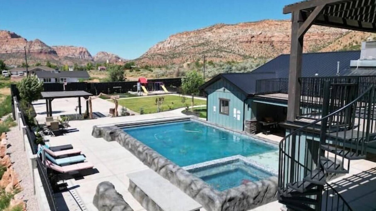 Colorado City Villa | Zion Vista 7BR/5.5BA Poolside Manor Near Zion: Sauna, Hot Tub, Golf, Gym