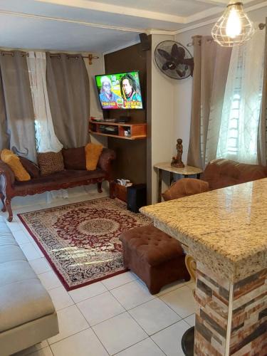Bridgeport Apartment | Zipcode Hideaway Guesthouse