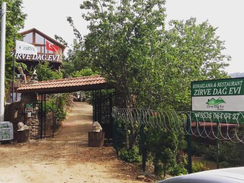 Basiskele Ski Chalet | Zirve Dağ Evi