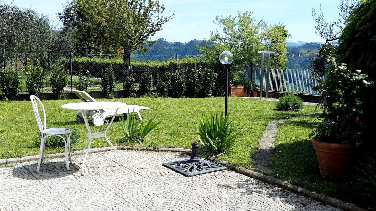 Villabuona House | Zita House of Flowers, 20 minutes from Lucca and 30 minutes from the sea.