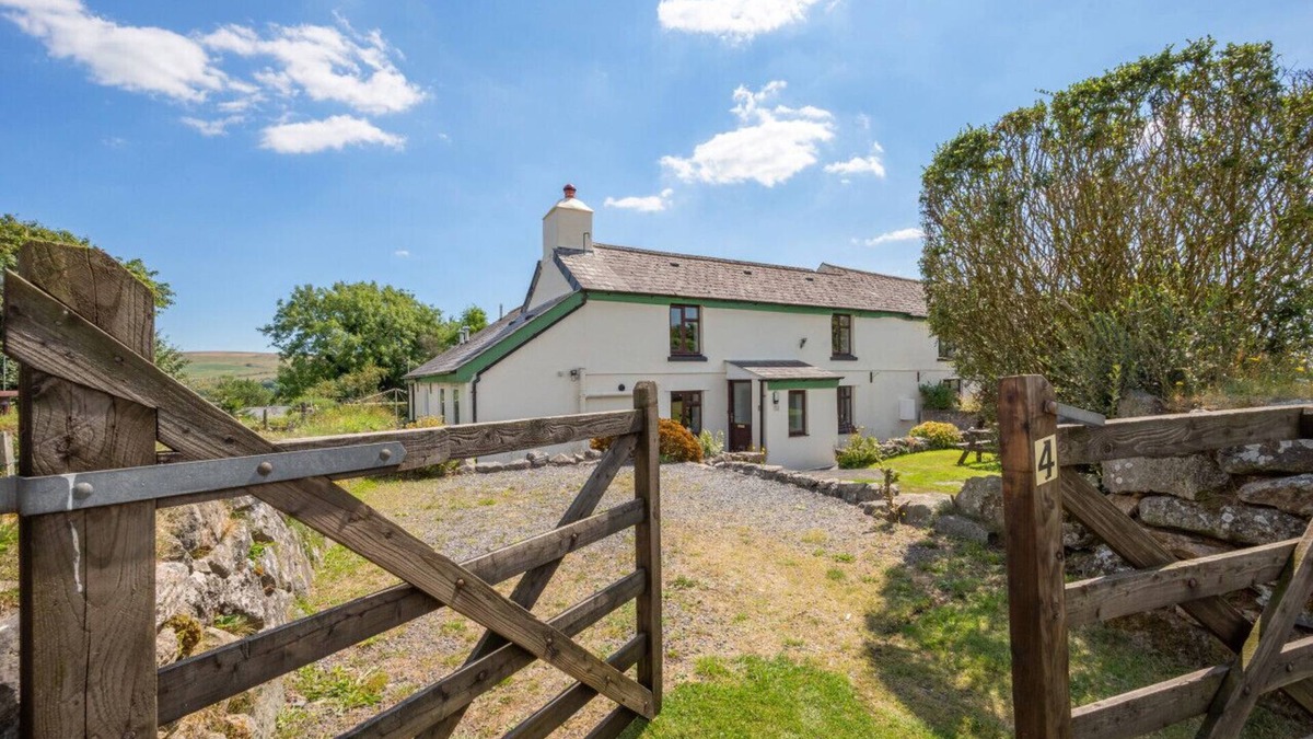 Mary Tavy House | Zoar Cottage - Three Bedroom House, Sleeps 6