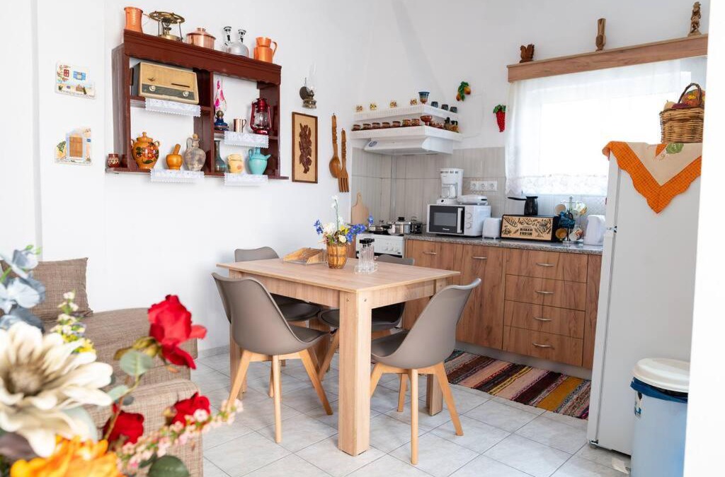 Marmari Apartment | Zografia - Charming House near the coast