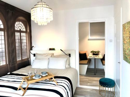 Stadhuis Apartment | Zonnige frisse studio De Gouden Parel in hartje Middelburg