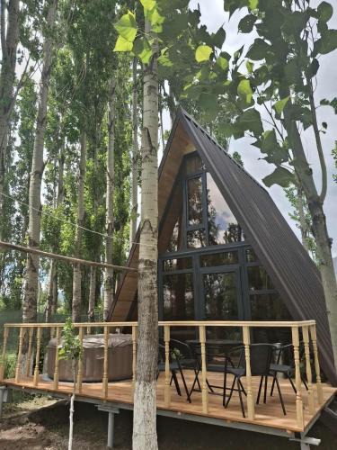 Aghavnadzor House | Zovaber hangsti goti