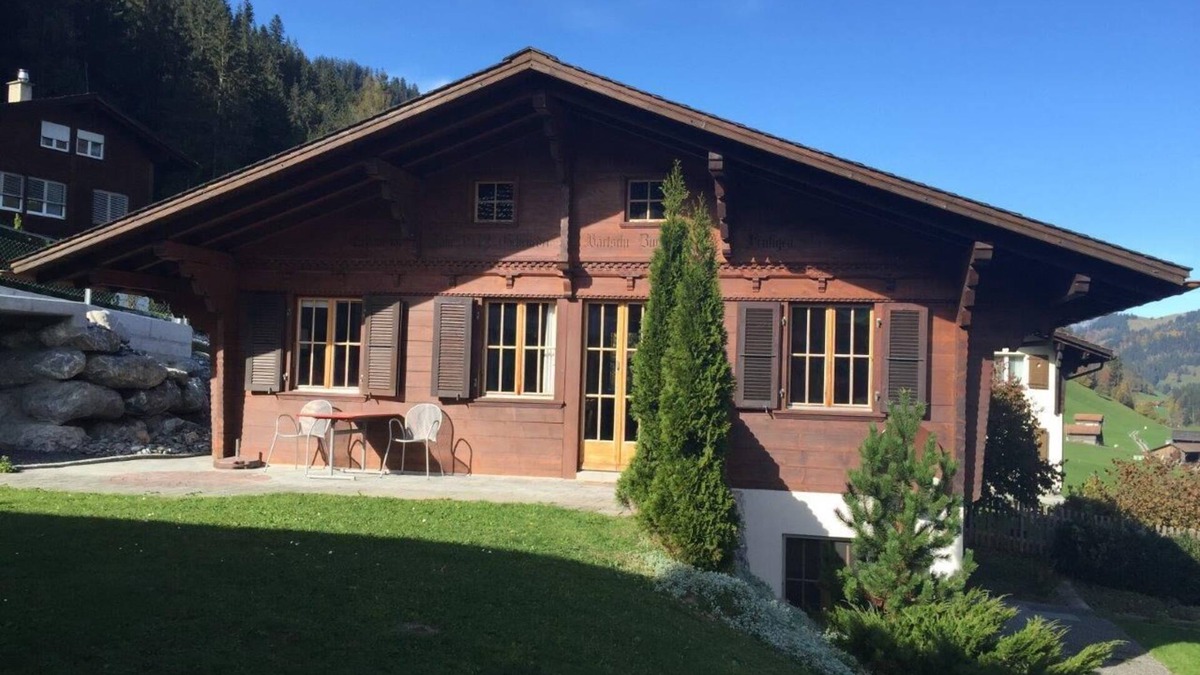 Zweisimmen Apartment | Zweisimmen Budget Mountain View Room