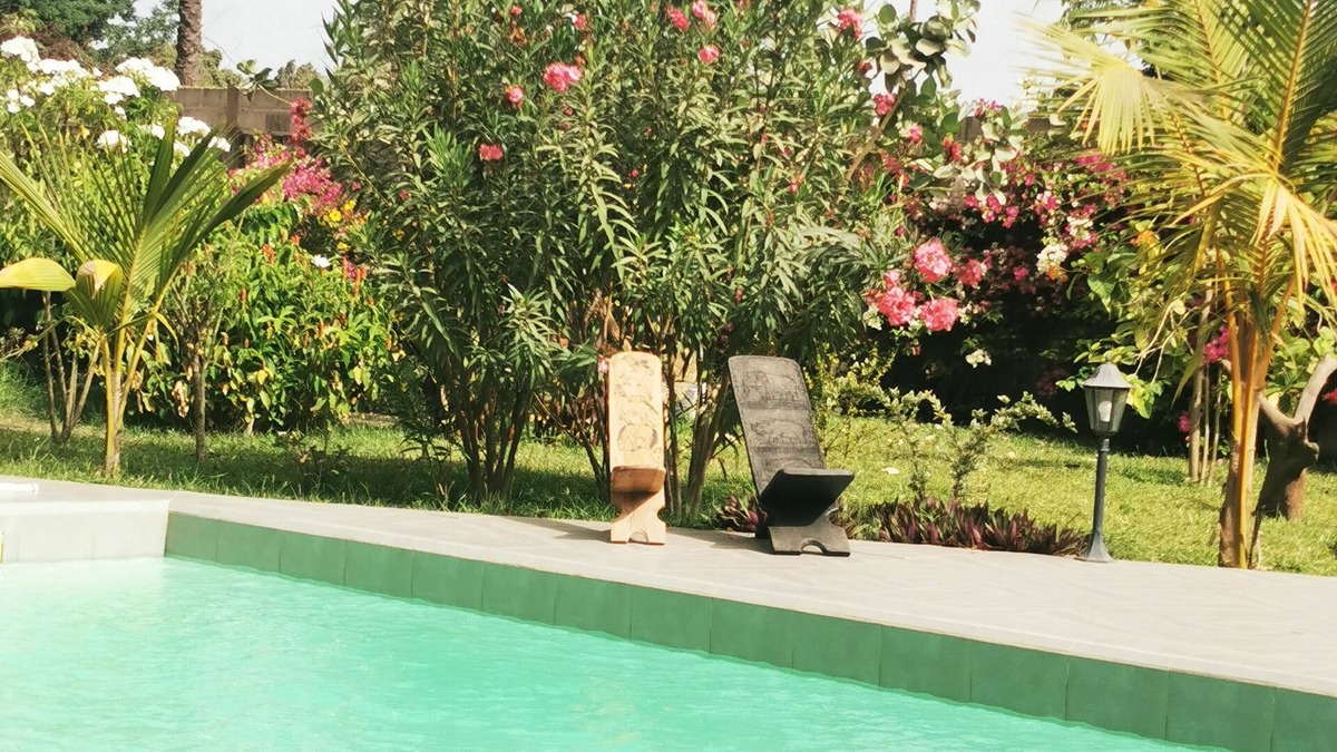 Sanyang House | Zwembad, 2 km van het Strand en een Heerlijk Huis en Tuin to Relax