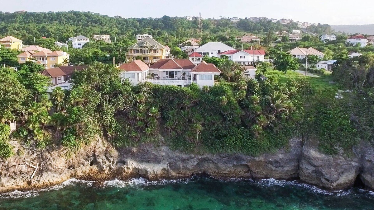Boscobel Villa | ZYANI Boutique Resort Breathtaking Seaside location Chef, Massage therapist,