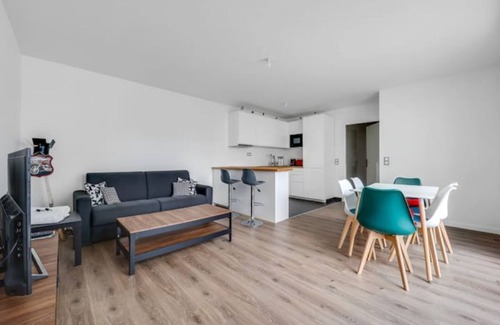 Romainville Apartment | Élégance en Banlieue Parisienne