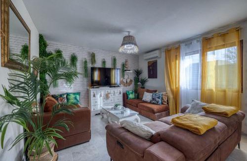 Saint-Egreve Apartment | Évasion Thailandaise - Feng Shui - Parking