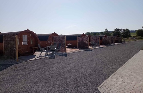 Kirchenlamitz Apartment | Übernachtungsfass - Kleines Fass mit Kleiner Terrasse