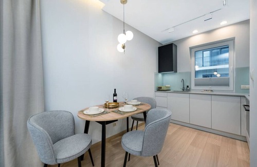 Lodz Apartment | Łódź Prestige Suites - 64m2, Parking, Office Room by Rentujemy