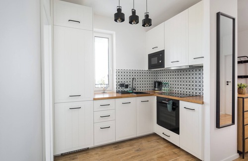 Wlochy Apartment | Łopuszańska 3-Bedroom Apartment