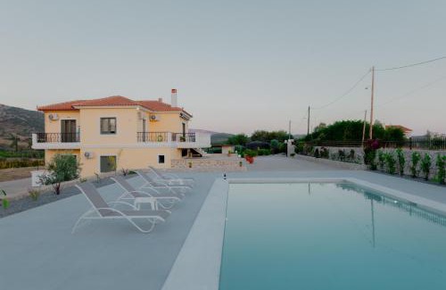 Nea Tirintha Villa | Βίλλα Πηνελόπη με πισίνα σε ιδιωτικό λόφο με θέα