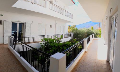 Rovies Apartment | Ενοικιαζόμενα Δωμάτια Γεωργία Σταμούλου