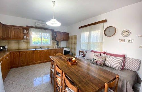 Galatas Cottage | εξοχικη κατοικια Antheia Guest House