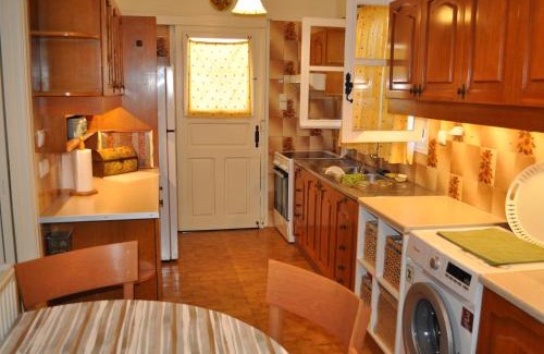 Aegina Town Apartment | Κέντρο Αίγινα ήσυχη κατοικία90τμ δίπλα στη θάλασσα