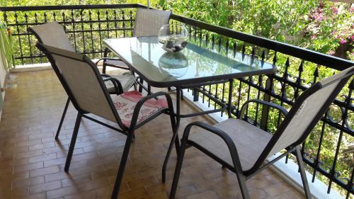 Aegina Town Apartment | Κέντρο Αίγινα ήσυχη κατοικία90τμ δίπλα στη θάλασσα